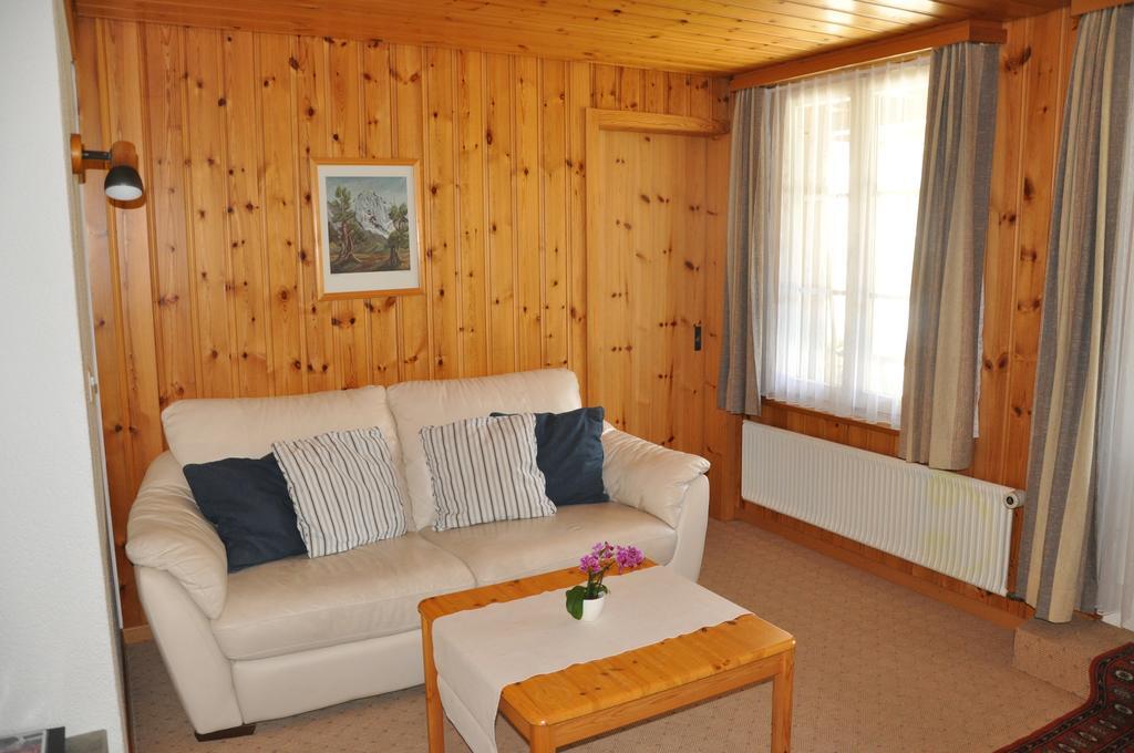 Ferienwohnungen Chalet Hohturnen 格林德瓦 外观 照片