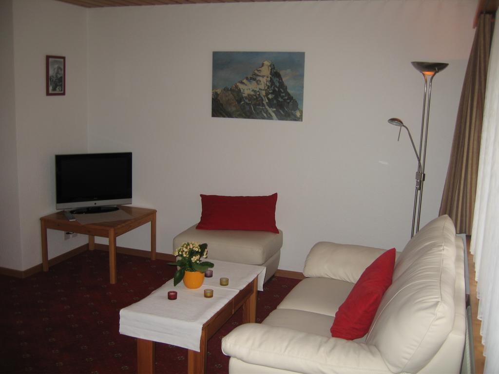 Ferienwohnungen Chalet Hohturnen 格林德瓦 客房 照片